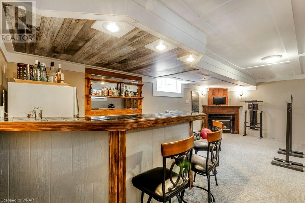 16 WHITTAKER Crescent