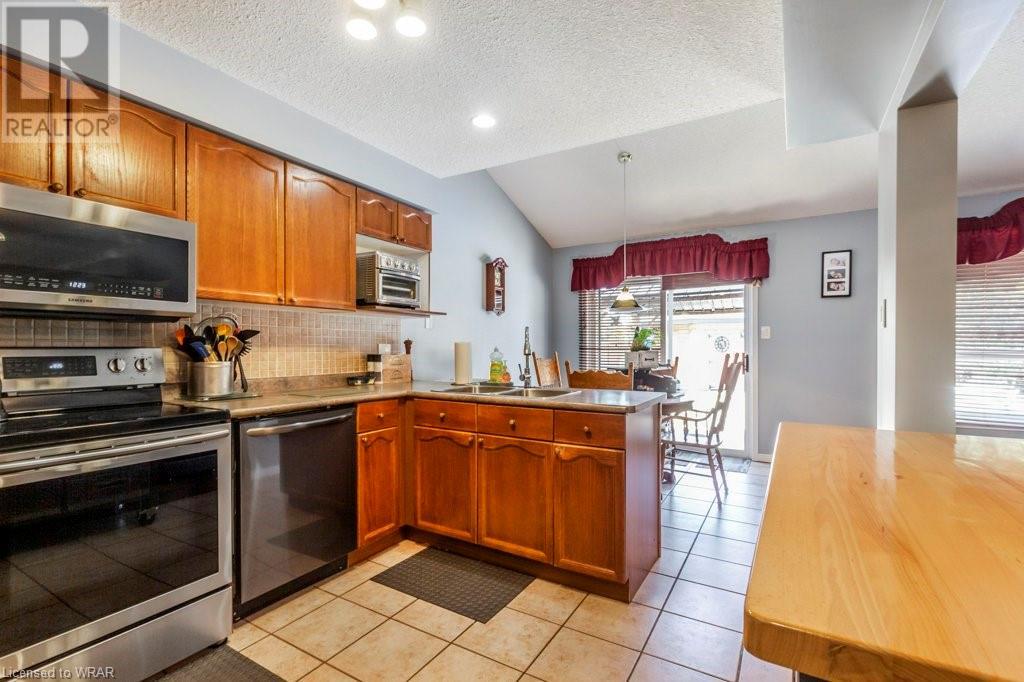 16 WHITTAKER Crescent