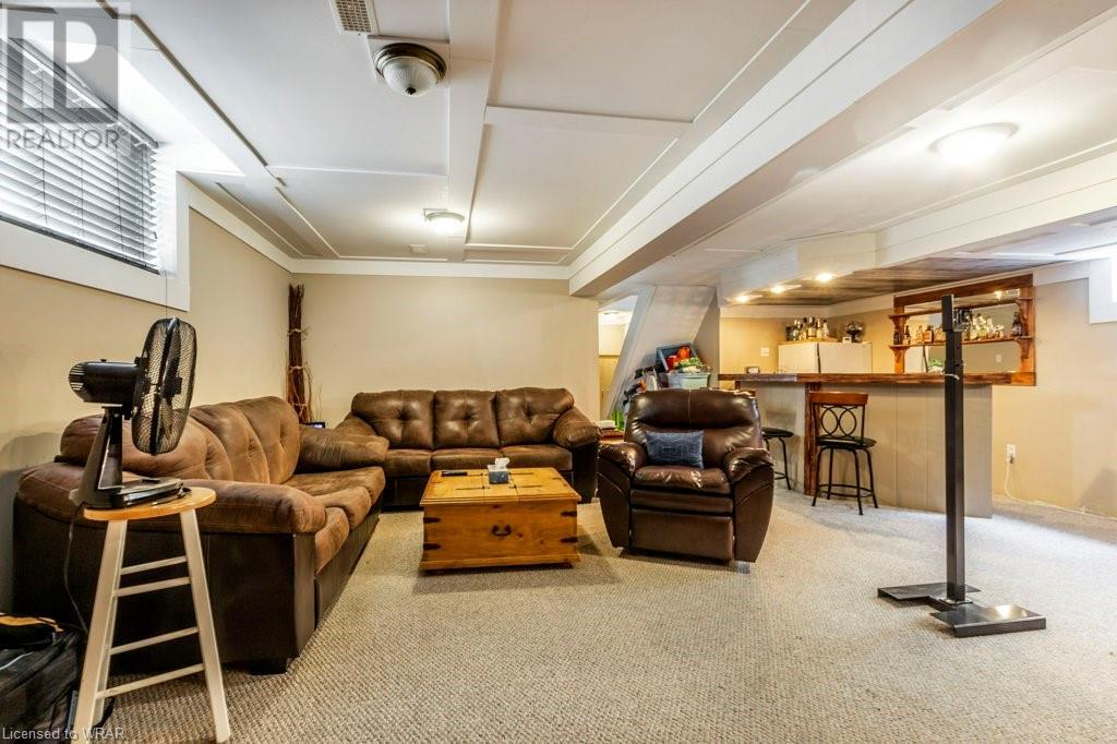 16 WHITTAKER Crescent