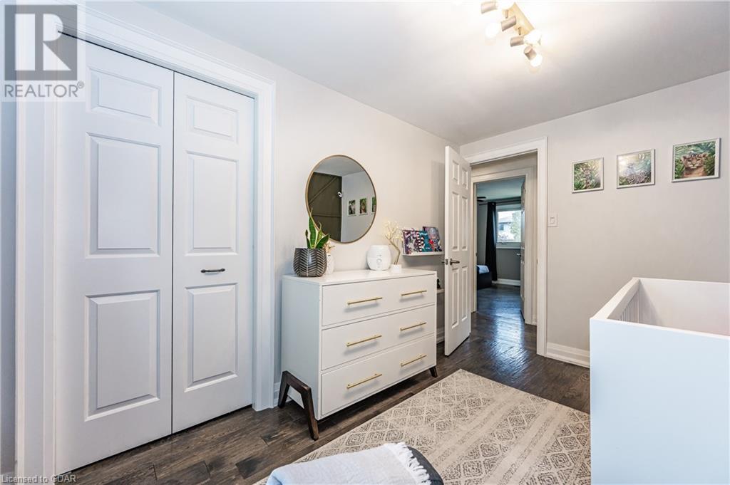 8 SUNRISE Court