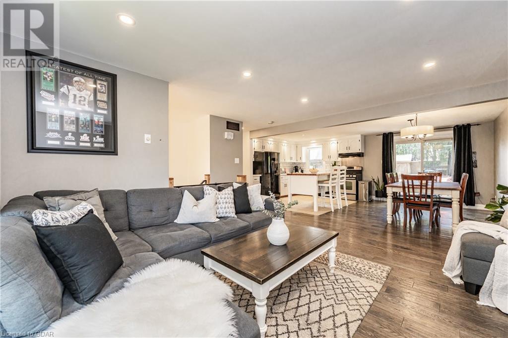 8 SUNRISE Court