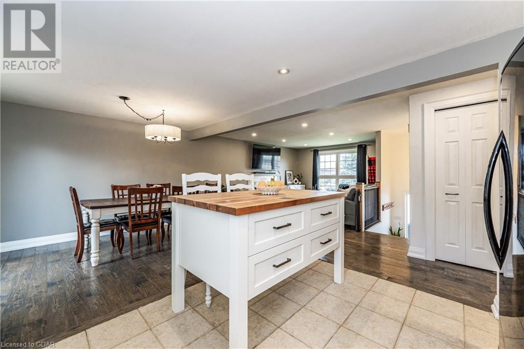 8 SUNRISE Court