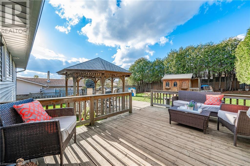 8 SUNRISE Court