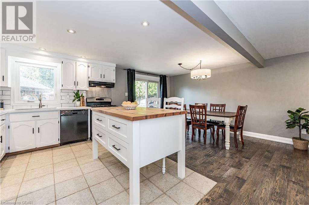 8 SUNRISE Court