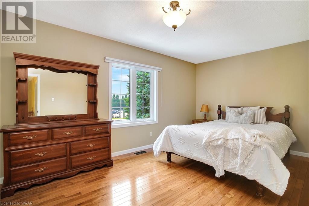 387 STRAWBERRY Crescent