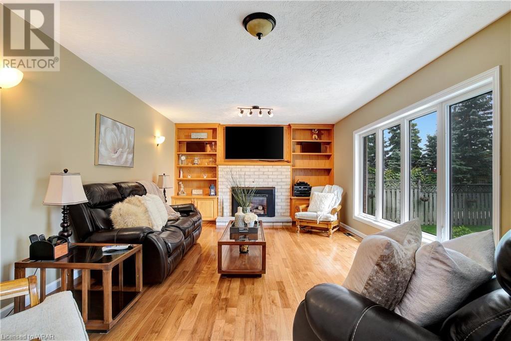 387 STRAWBERRY Crescent