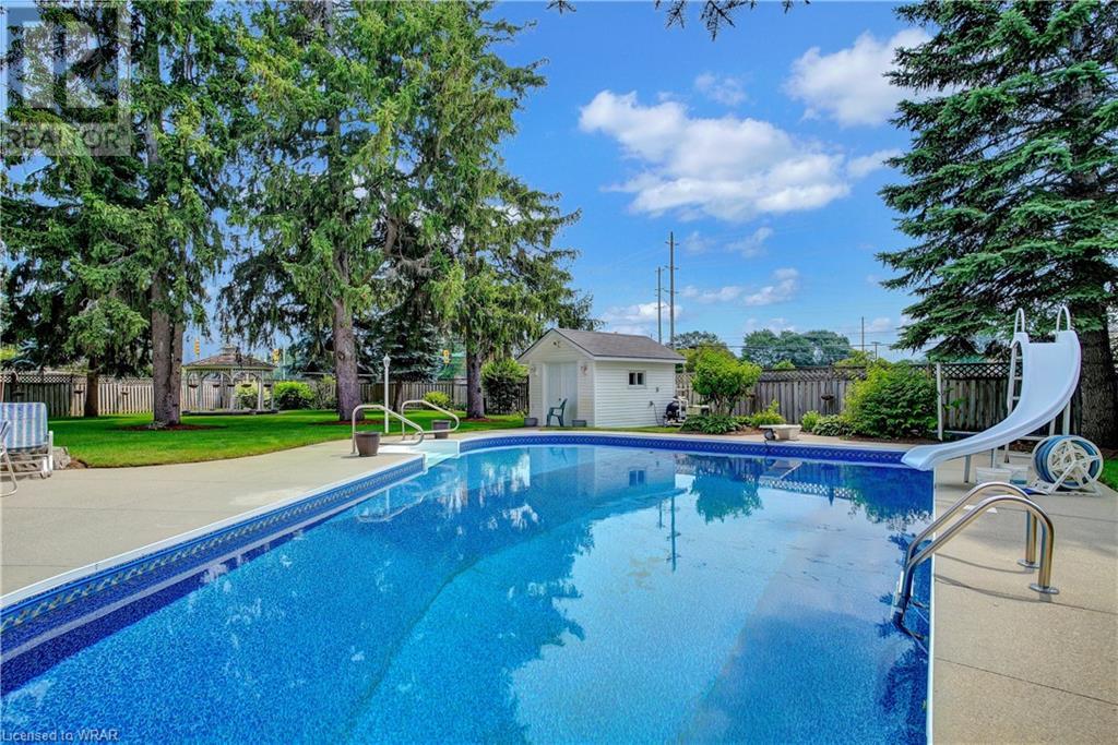 387 STRAWBERRY Crescent