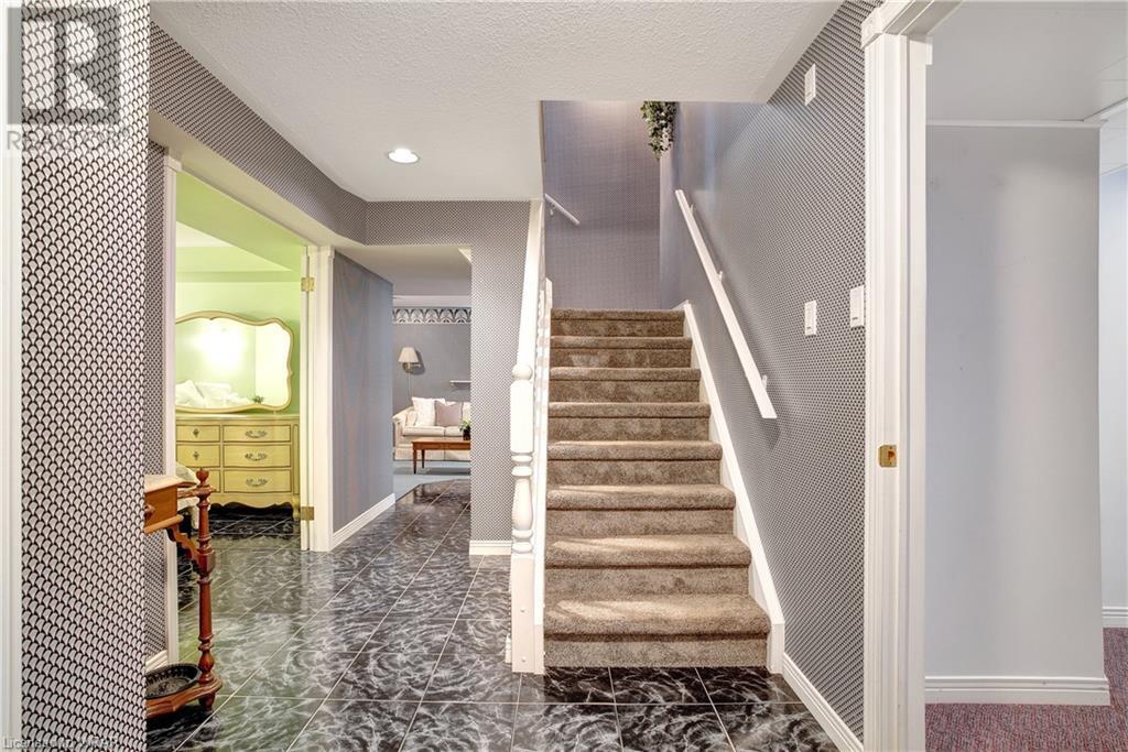 387 STRAWBERRY Crescent