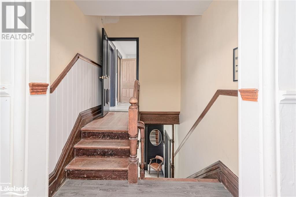 637 HURONTARIO Street Unit# 201/202, 203