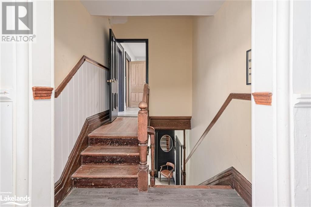 637 HURONTARIO Street Unit# 201/202, 203
