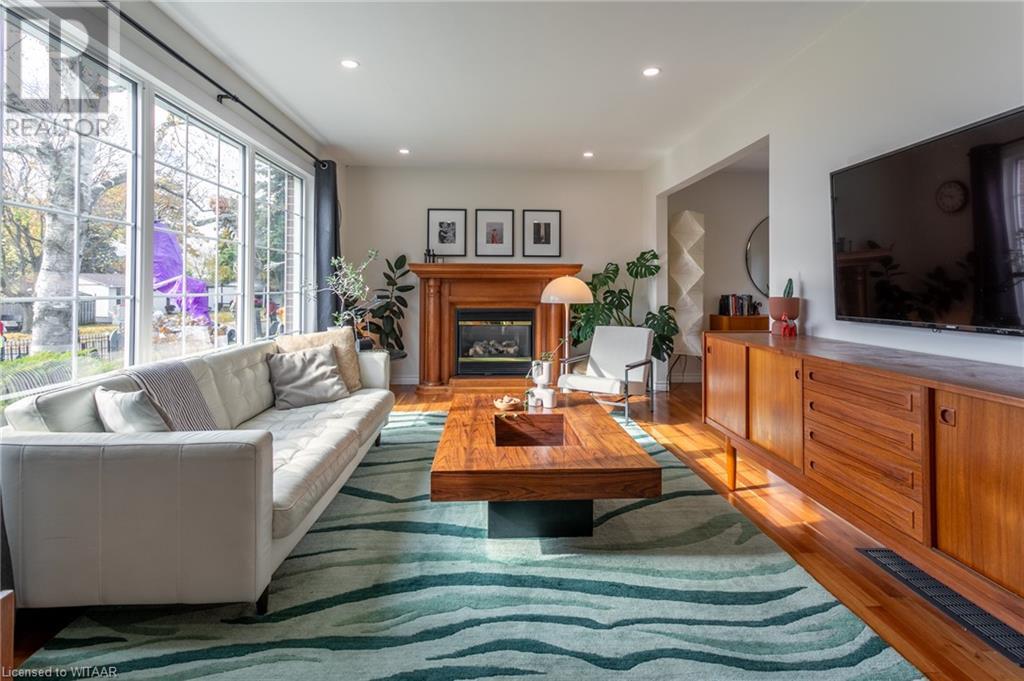 903 SUNSET Boulevard