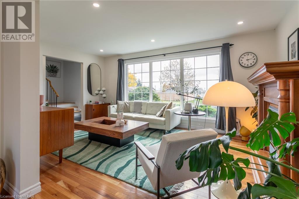 903 SUNSET Boulevard