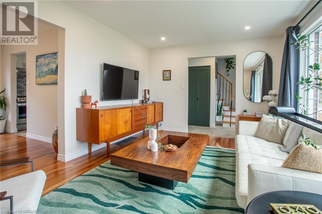 903 SUNSET Boulevard