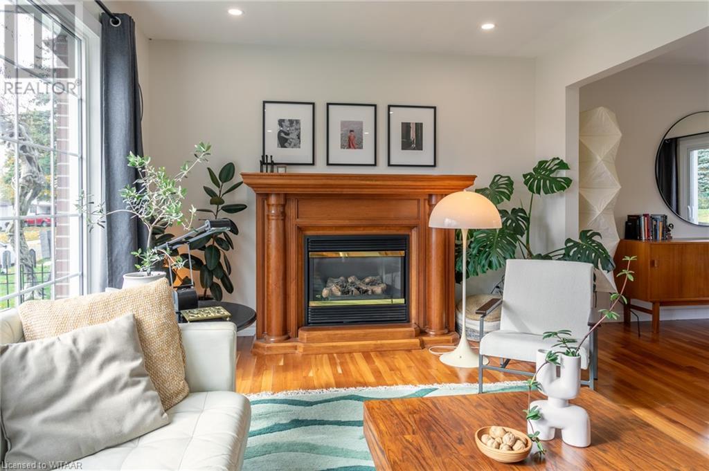 903 SUNSET Boulevard