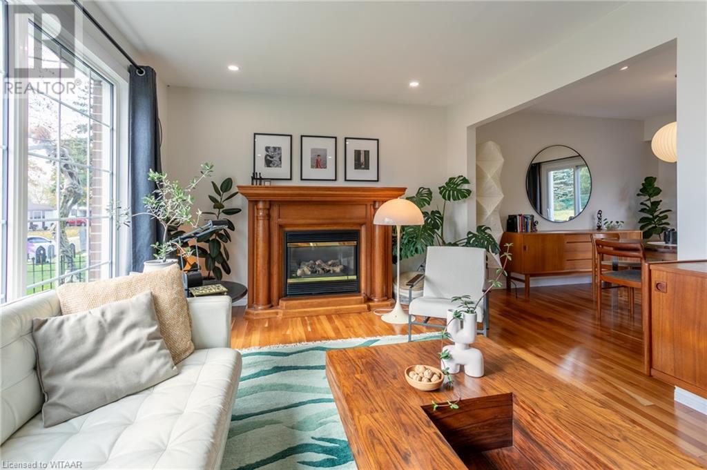 903 SUNSET Boulevard