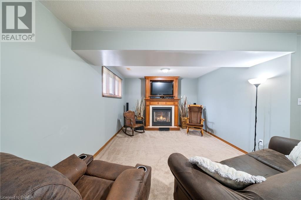 14 WINDSOR Drive