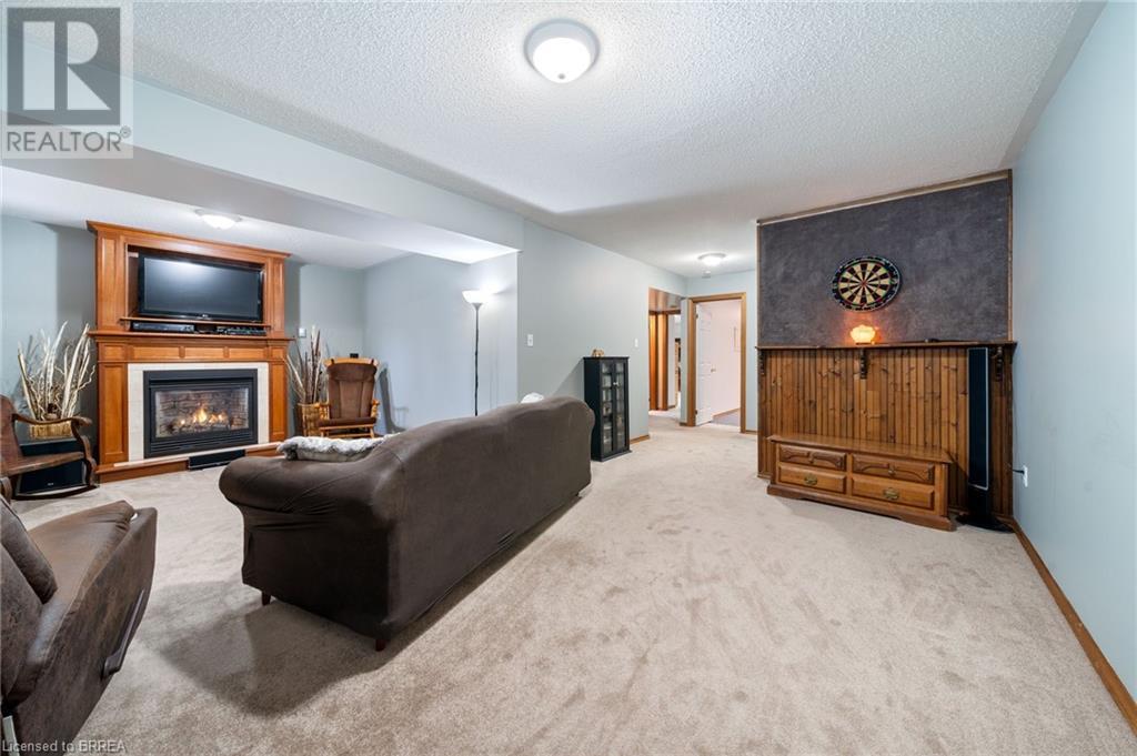14 WINDSOR Drive