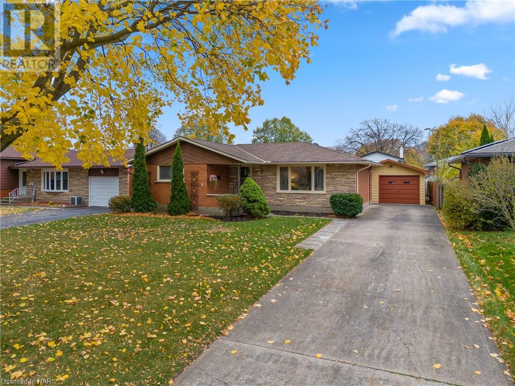 8 BRENTWOOD Drive
