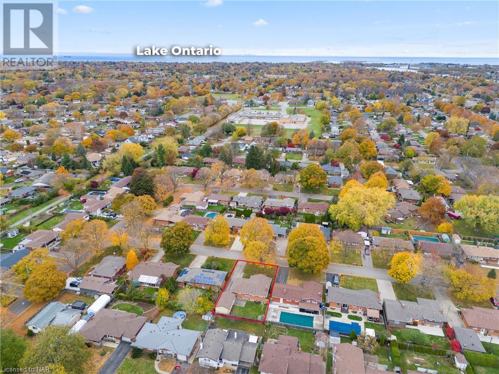 8 BRENTWOOD Drive