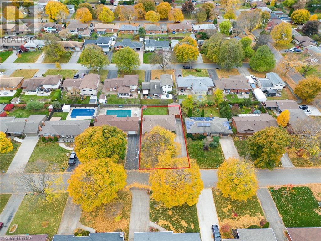 8 BRENTWOOD Drive