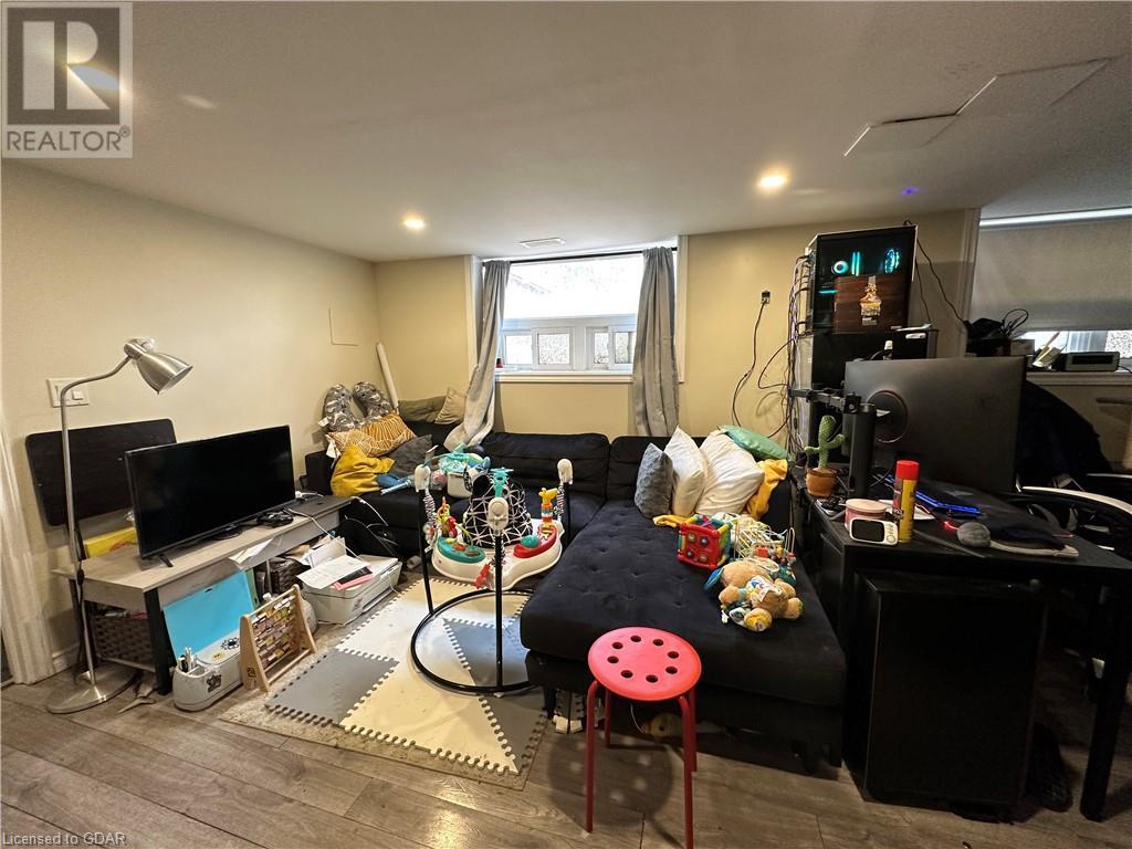 196 SILVERCREEK Parkway S
