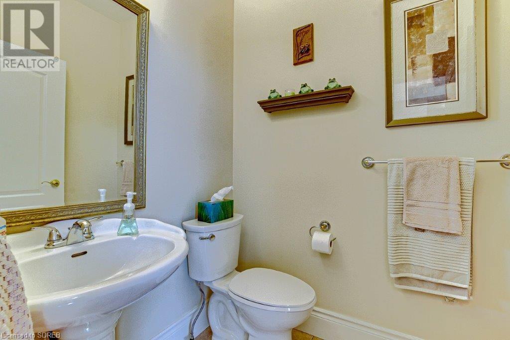 21 CLOVERLEA Crescent