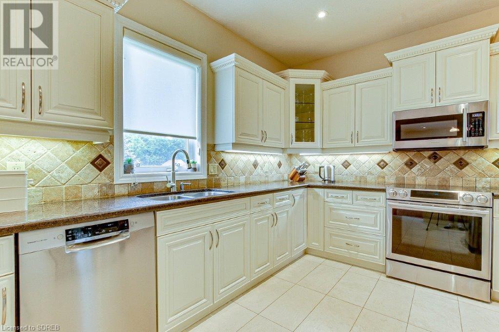 21 CLOVERLEA Crescent