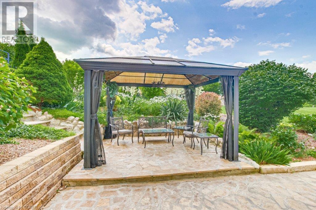 21 CLOVERLEA Crescent