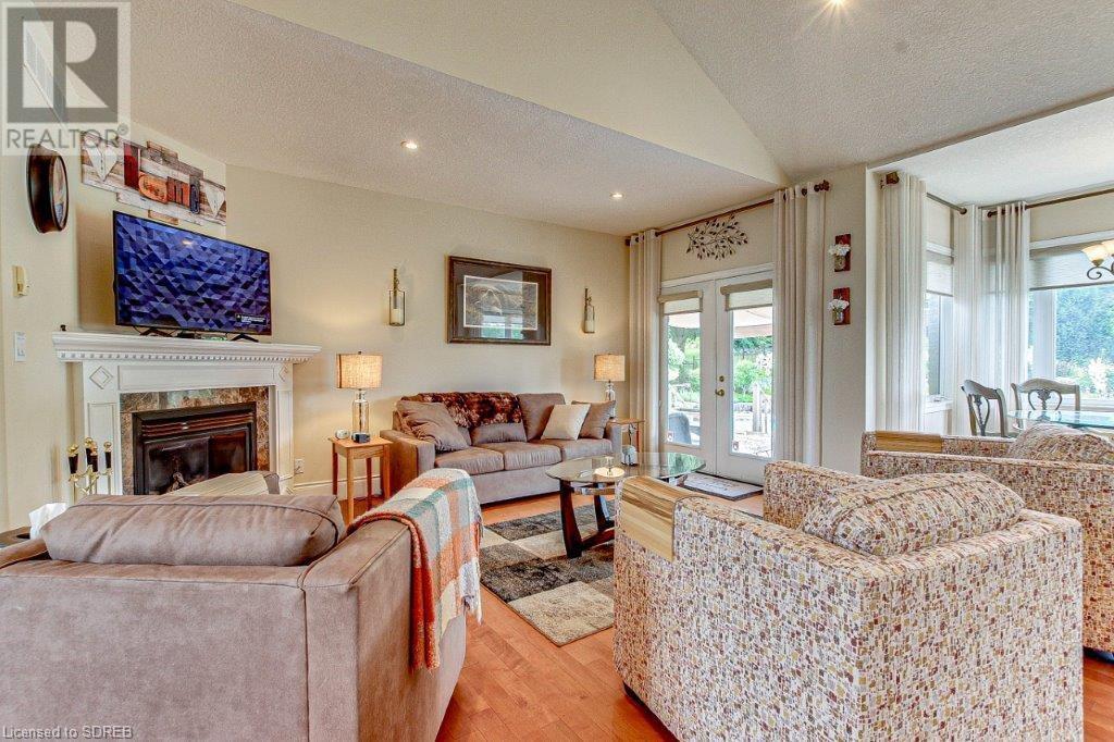 21 CLOVERLEA Crescent