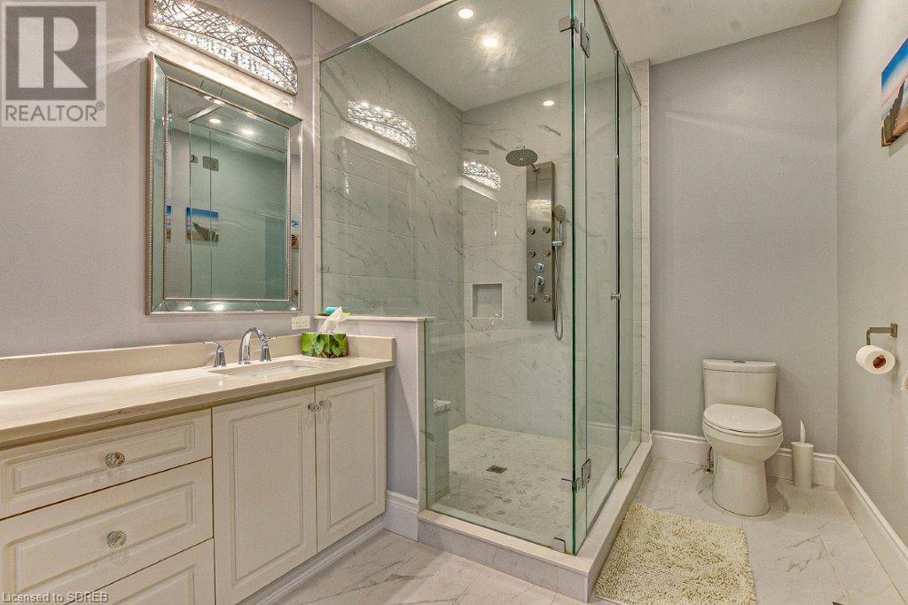 21 CLOVERLEA Crescent