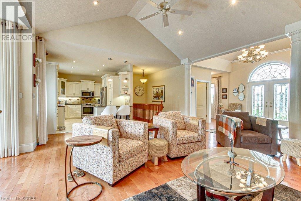21 CLOVERLEA Crescent