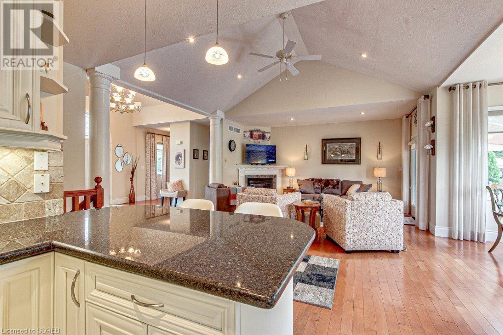 21 CLOVERLEA Crescent