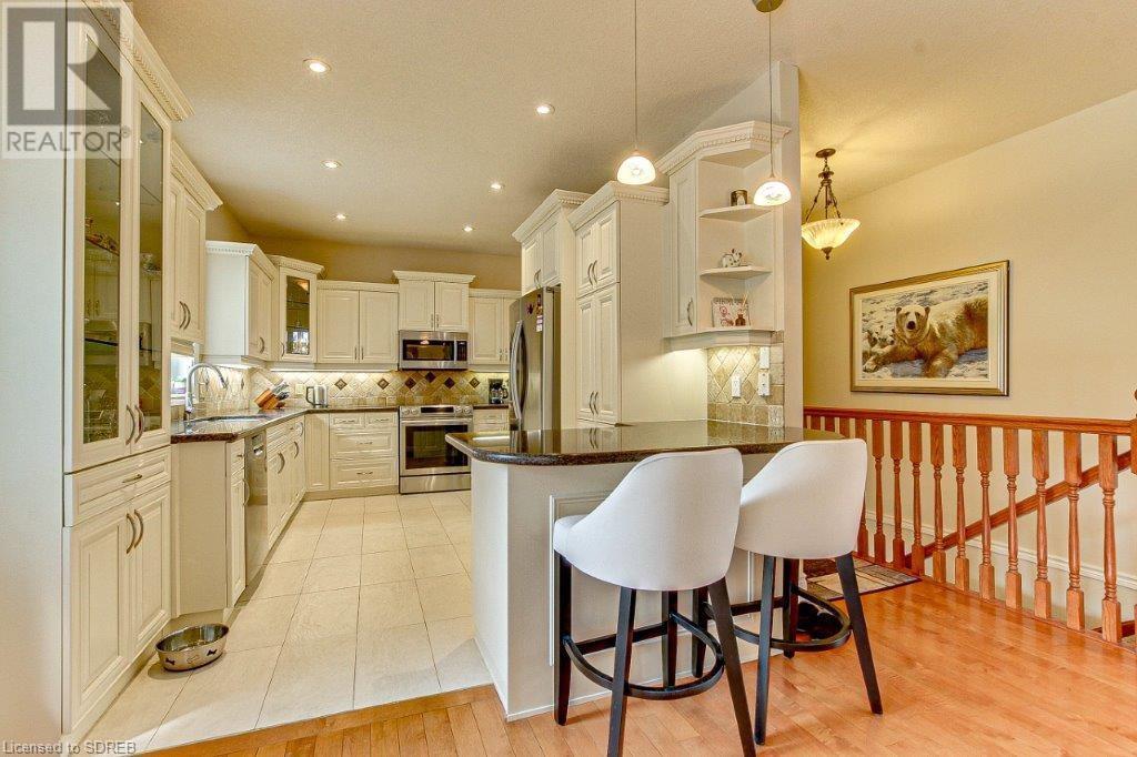 21 CLOVERLEA Crescent