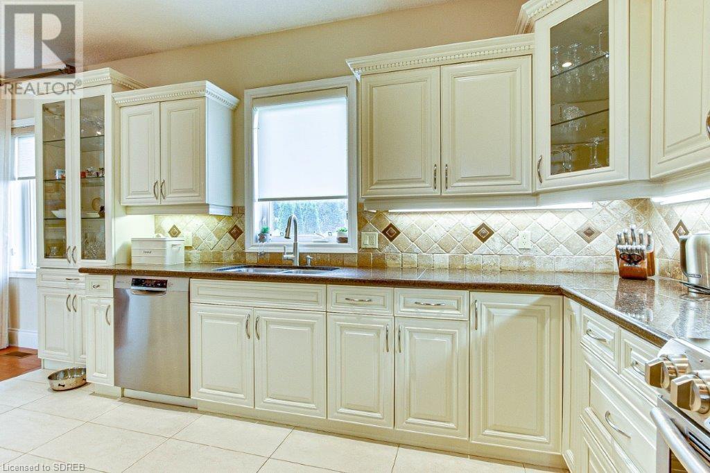 21 CLOVERLEA Crescent