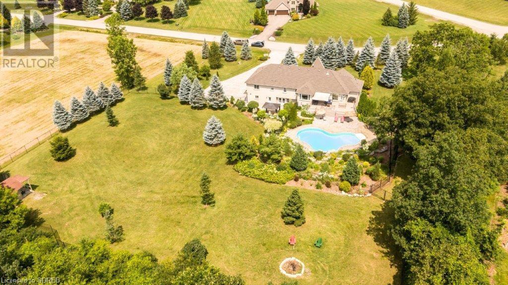 21 CLOVERLEA Crescent