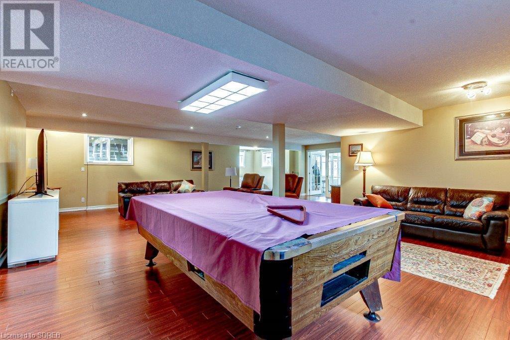 21 CLOVERLEA Crescent