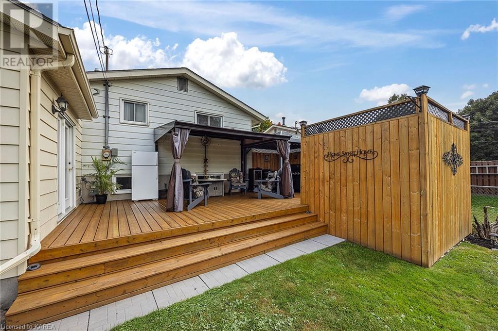 1314 WAVERLEY Crescent
