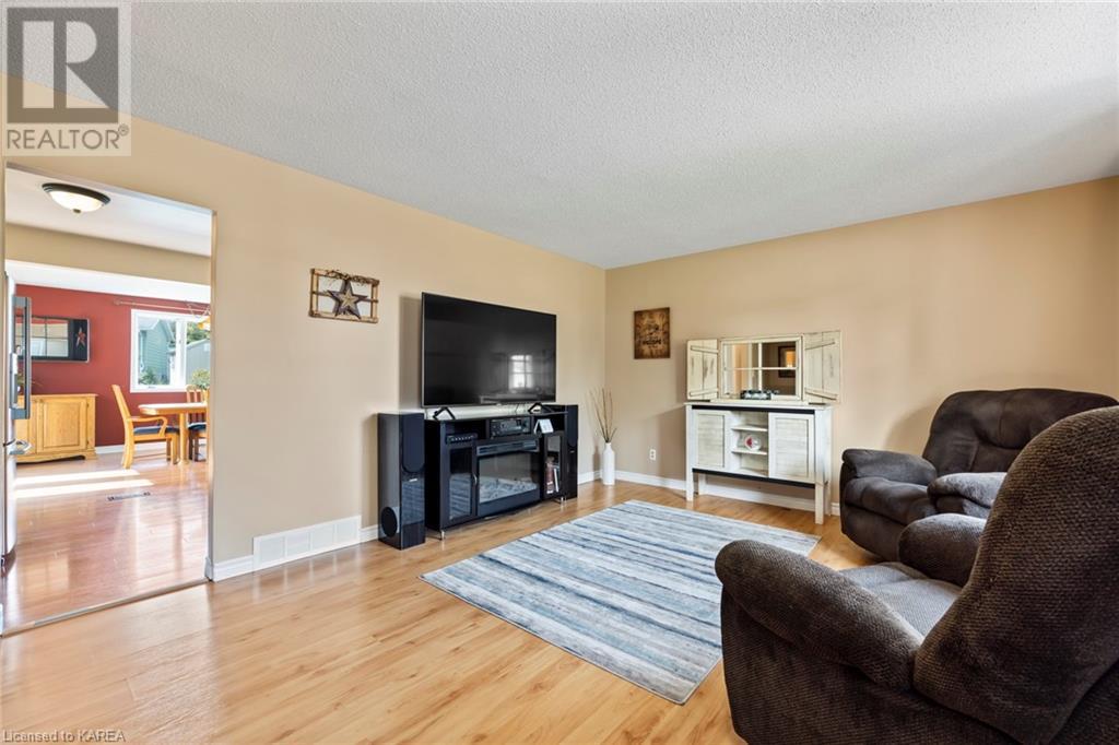 1314 WAVERLEY Crescent