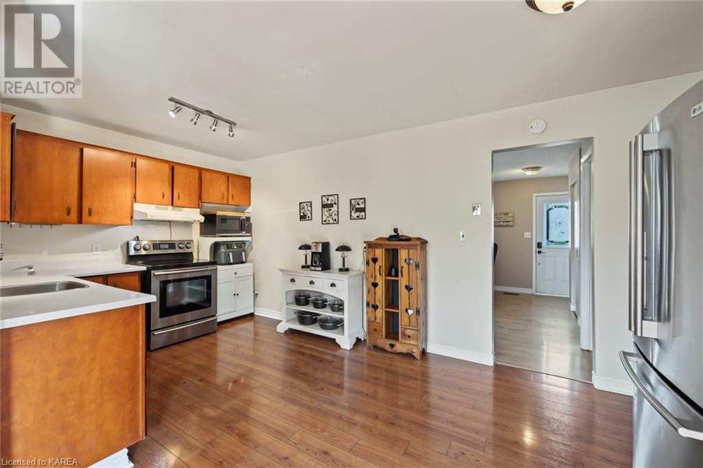 1314 WAVERLEY Crescent