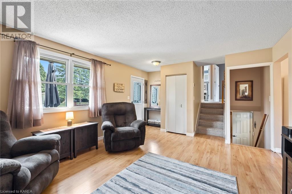 1314 WAVERLEY Crescent