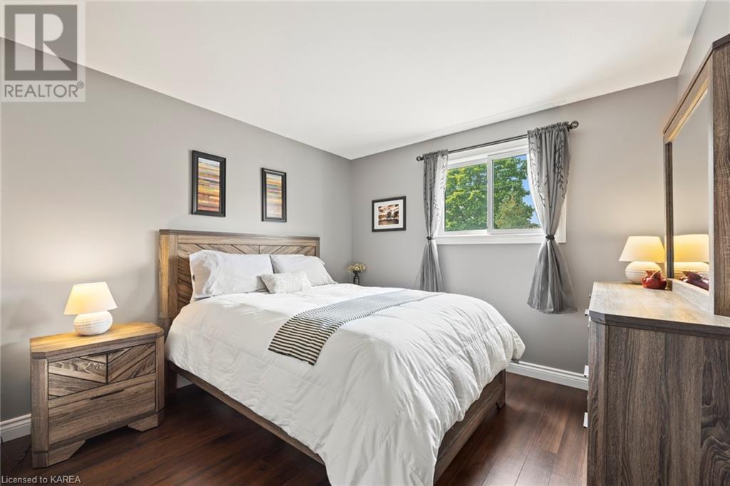 1314 WAVERLEY Crescent