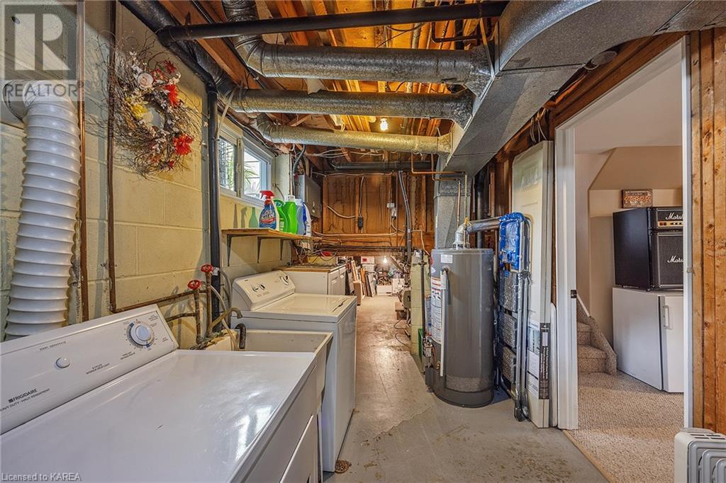 1314 WAVERLEY Crescent