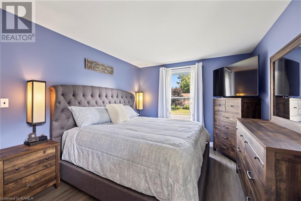 1314 WAVERLEY Crescent
