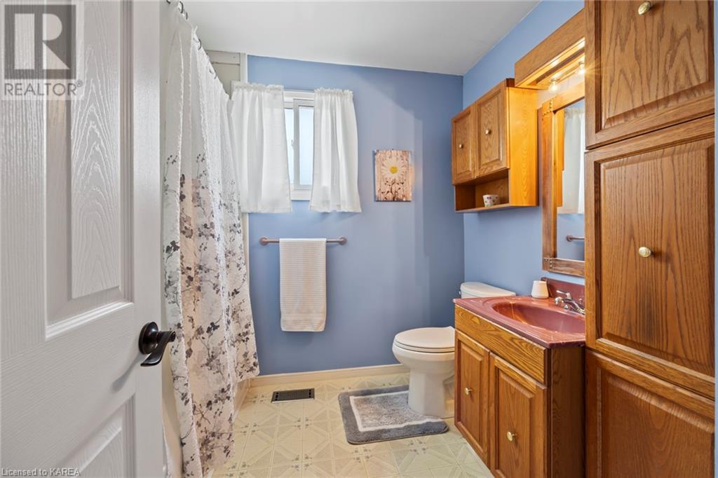 1314 WAVERLEY Crescent