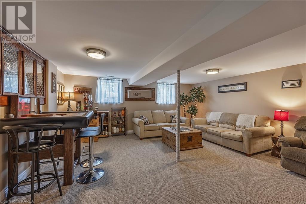 1314 WAVERLEY Crescent