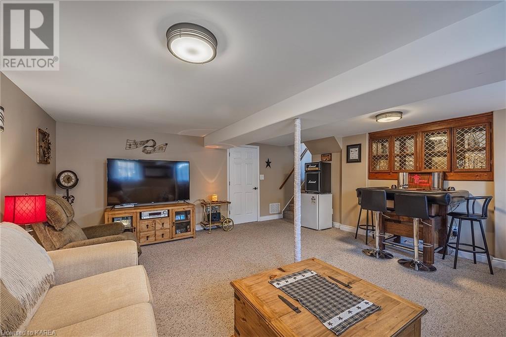 1314 WAVERLEY Crescent