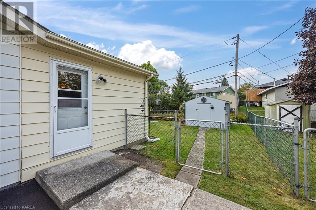 1314 WAVERLEY Crescent
