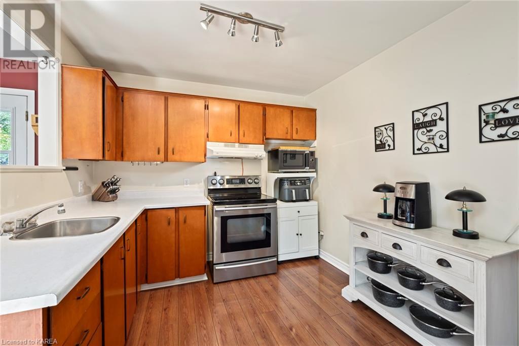 1314 WAVERLEY Crescent