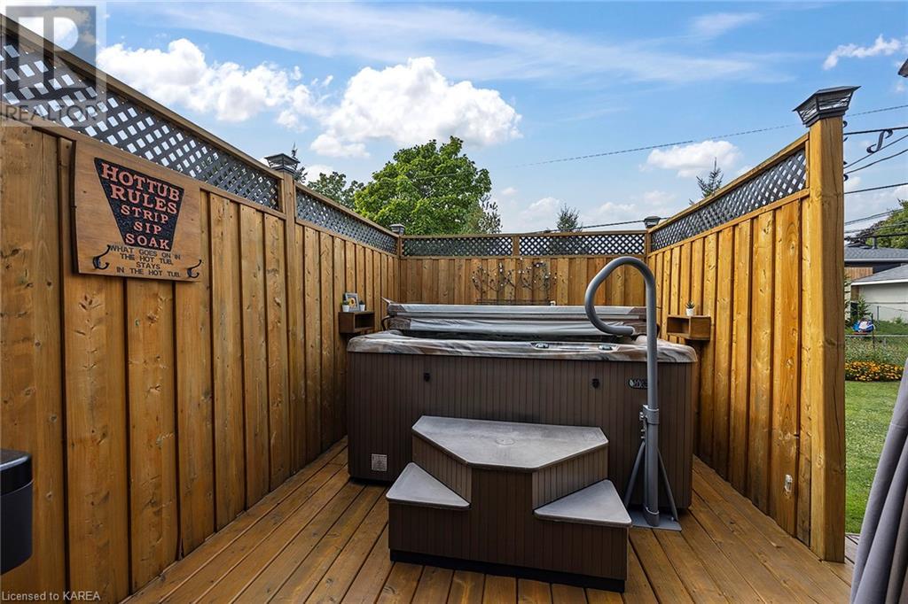 1314 WAVERLEY Crescent