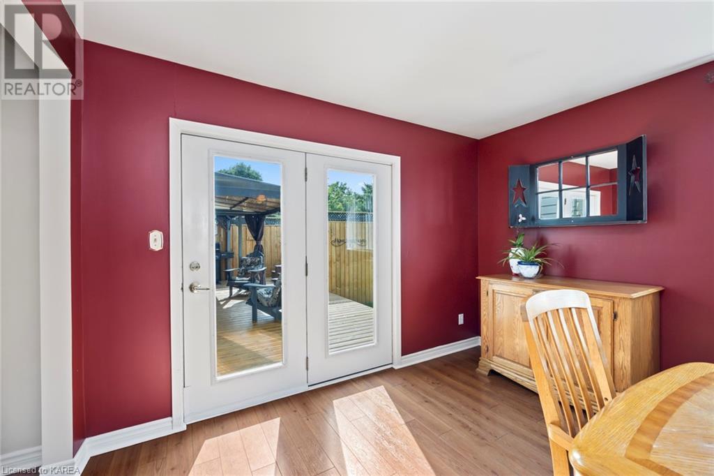 1314 WAVERLEY Crescent